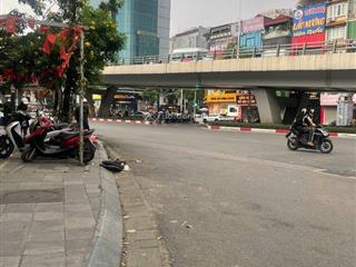 Bán nhà dân xây trần khát chân , gần phố , ngõ thông  38 m  5 tầng . giá 10.6 tỷ .  0902 120 ***