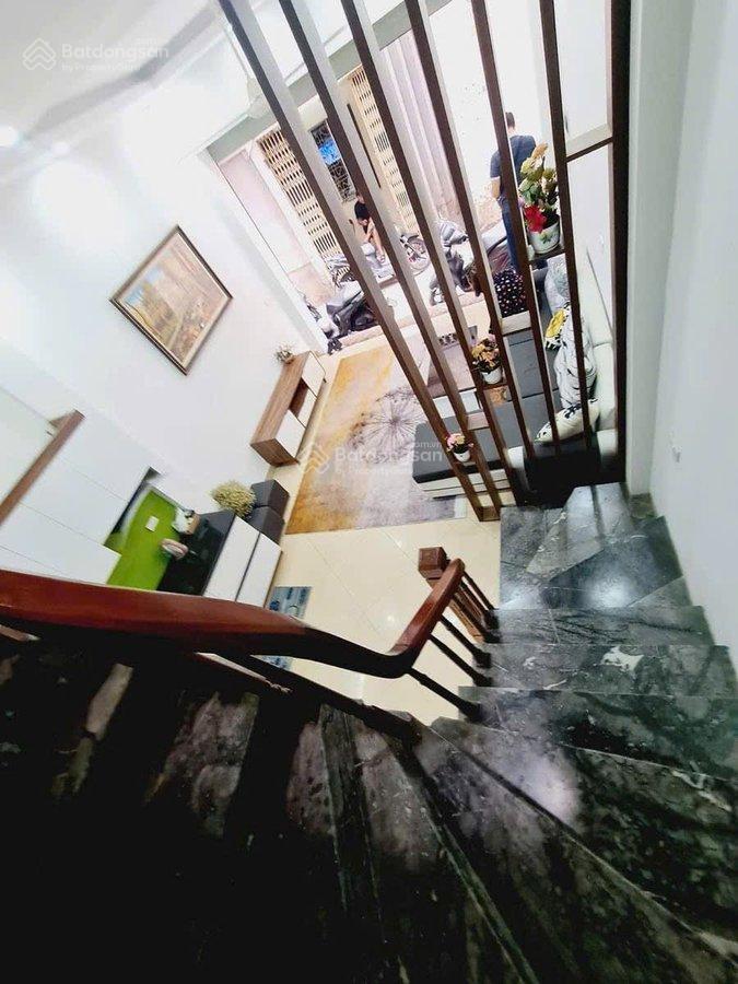 Bán nhà ngõ thông phong phố tôn đức thắng 45 m  5t. giá 8.9 tỷ. ngõ rộng.  0902 120 *** hường