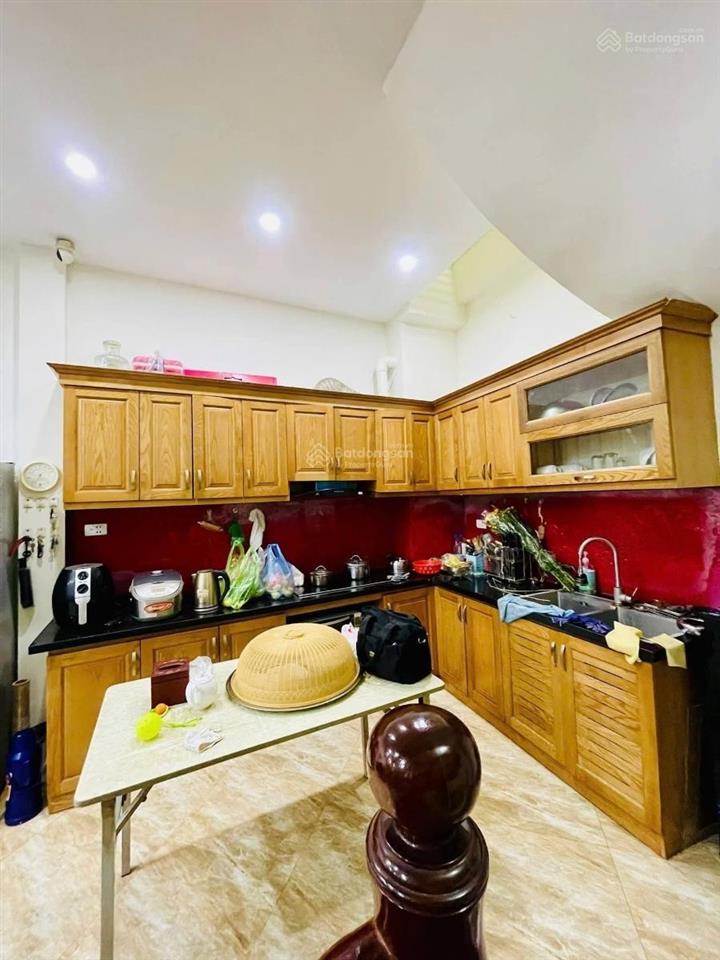 Bán nhà phố chính kinh42 m mt 7,7mgiá 10.8 tỷ  gần phố  nhà đẹp  ngõ thông .0902 120 *** hường