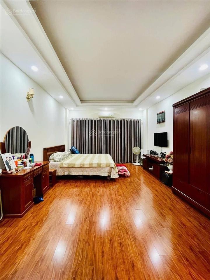 Bán nhà phố chính kinh42 m mt 7,7mgiá 10.8 tỷ  gần phố  nhà đẹp  ngõ thông .0902 120 *** hường