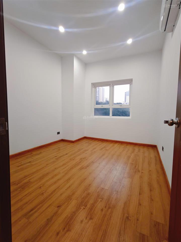 Bán ch lô góc nam trung yên, nguyễn quốc trị 62 m giá 4.2 .oto đỗ chân cầu thang. hường 0902 120 ***