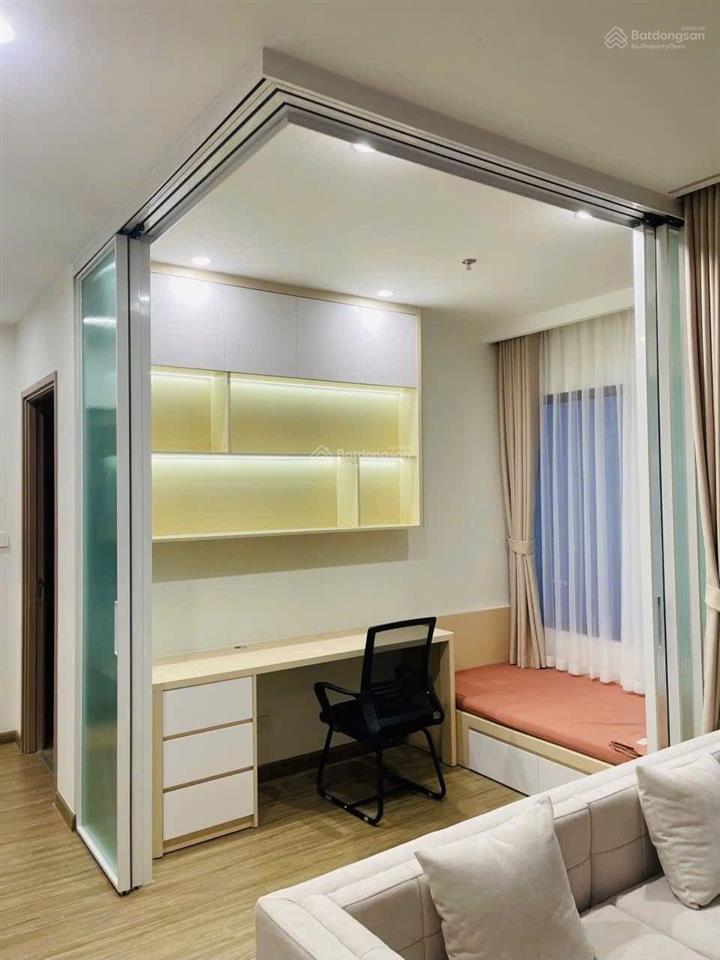 Chính chủ cần bán căn 2pn+ 64m2 tòa sa5 tầng 1926 vinhomes smart .giá 5.4 tỷ bao phí