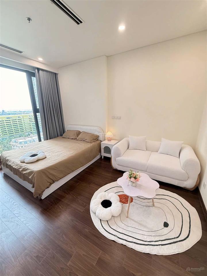 Chính chủ cần bán căn studio 30m2 tòa b tầng 1501 vinhomes smart .giá 2.8 tỷ bao phí