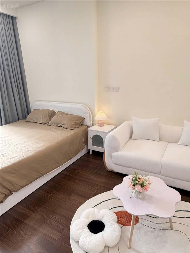 Chính chủ cần bán căn studio 30m2 tòa b tầng 1501 vinhomes smart .giá 2.8 tỷ bao phí