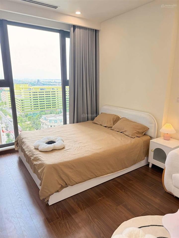 Chính chủ cần bán căn studio 30m2 tòa b tầng 1501 vinhomes smart .giá 2.8 tỷ bao phí