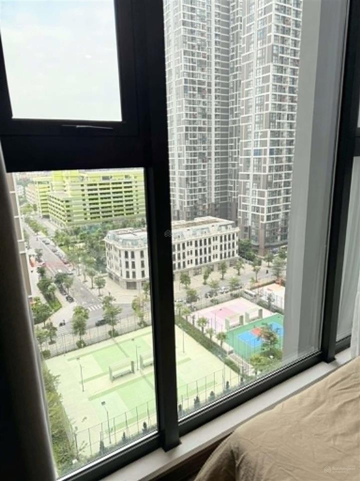 Chính chủ cần bán căn studio 30m2 tòa b tầng 1501 vinhomes smart .giá 2.8 tỷ bao phí