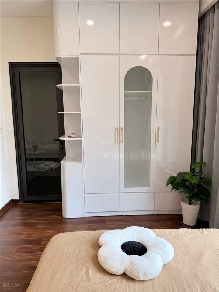 Chính chủ cần bán căn studio 30m2 tòa b tầng 1501 vinhomes smart .giá 2.8 tỷ bao phí