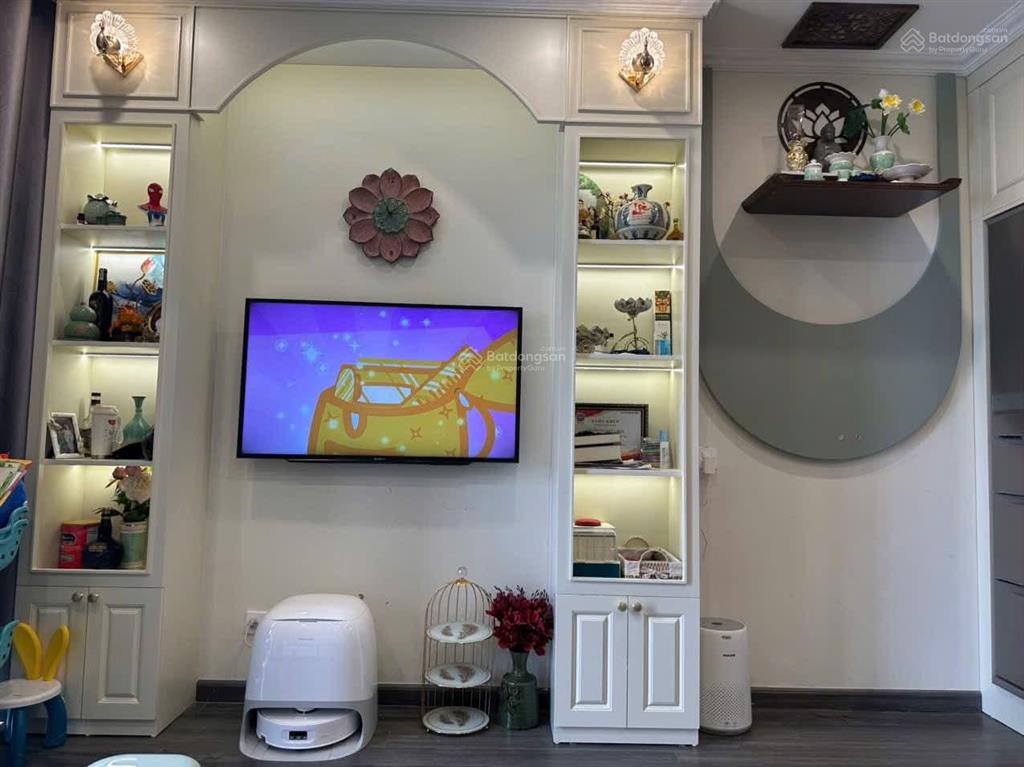 Chính chủ cần bán căn 2pn 64m2 tòa tk2 tầng 2215 vinhomes smart .giá 5.7 tỷ bao phí