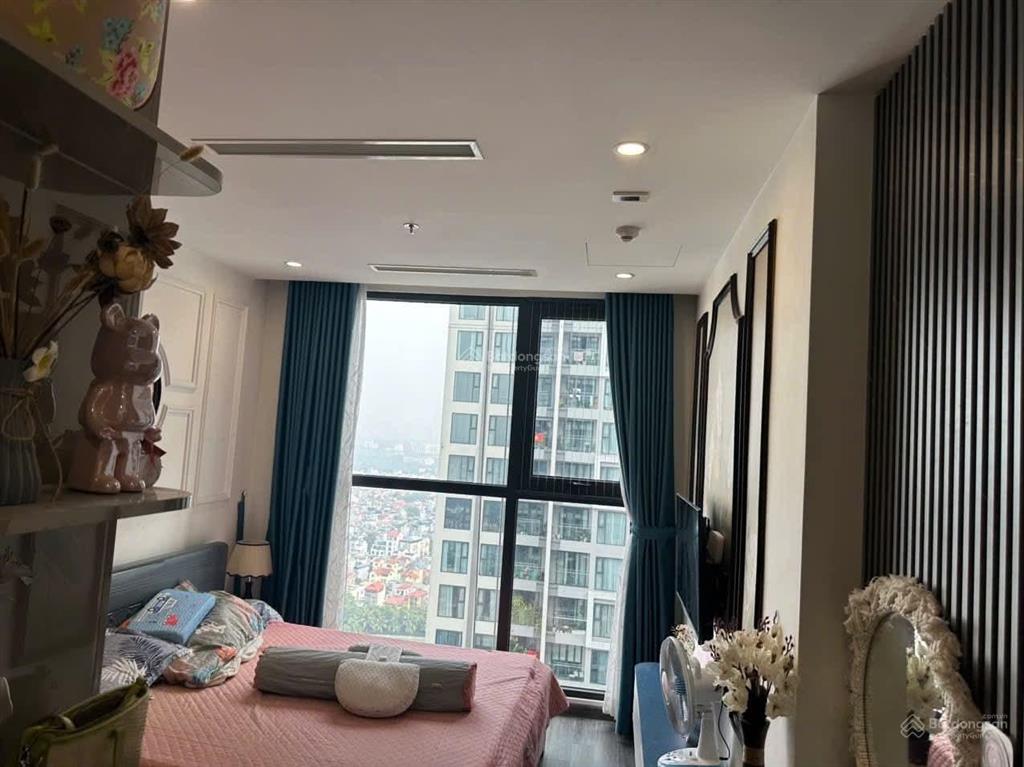 Chính chủ cần bán căn 2pn 64m2 tòa tk2 tầng 2215 vinhomes smart .giá 5.7 tỷ bao phí