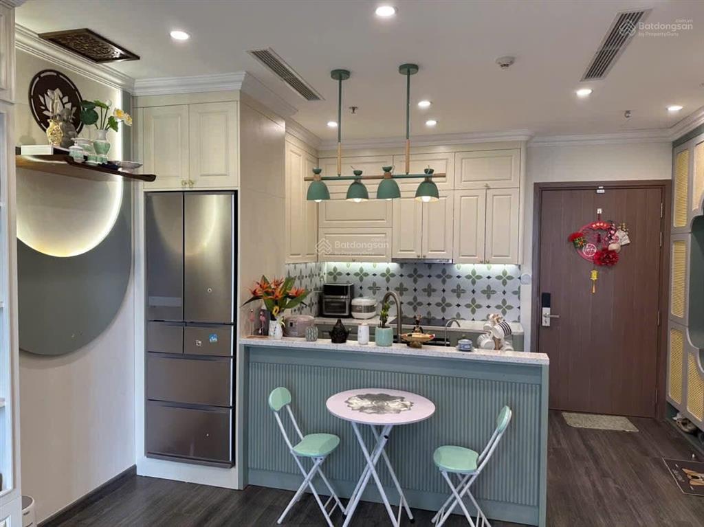 Chính chủ cần bán căn 2pn 64m2 tòa tk2 tầng 2215 vinhomes smart .giá 5.7 tỷ bao phí
