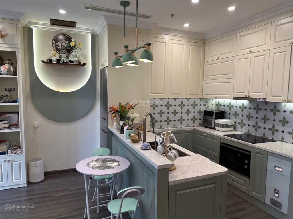 Chính chủ cần bán căn 2pn 64m2 tòa tk2 tầng 2215 vinhomes smart .giá 5.7 tỷ bao phí