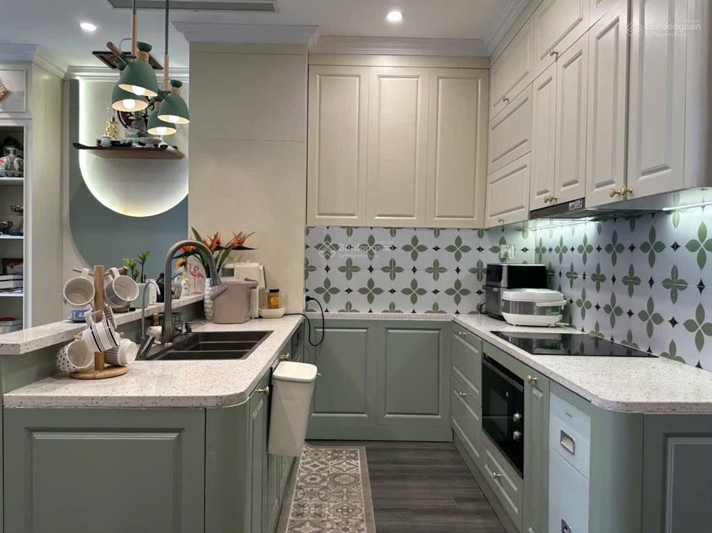 Chính chủ cần bán căn 2pn 64m2 tòa tk2 tầng 2215 vinhomes smart .giá 5.7 tỷ bao phí