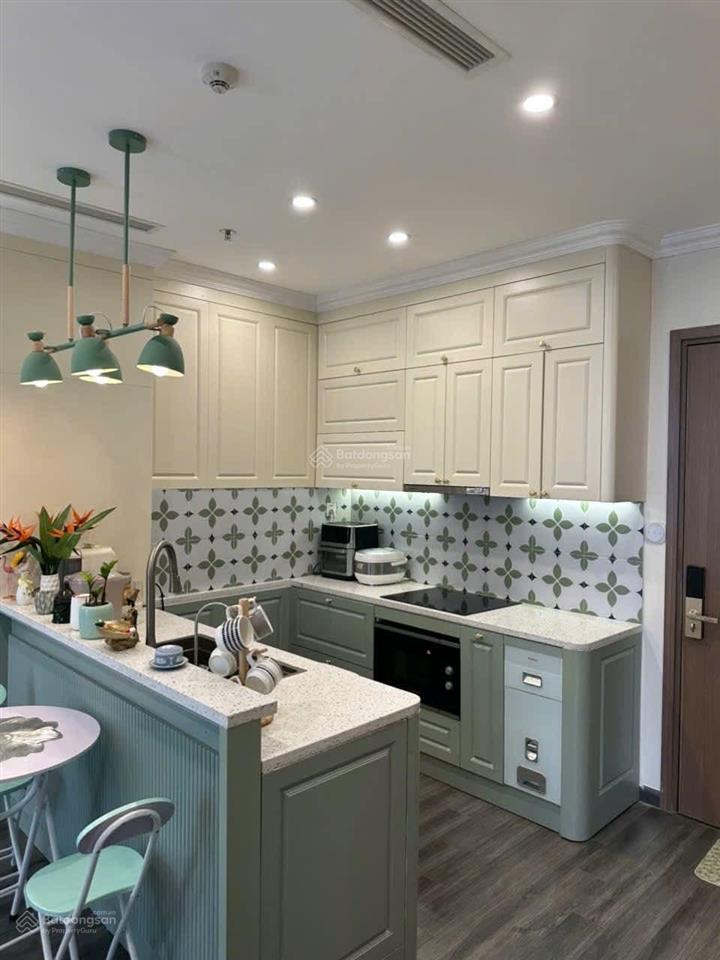 Chính chủ cần bán căn 2pn 64m2 tòa tk2 tầng 2215 vinhomes smart .giá 5.7 tỷ bao phí