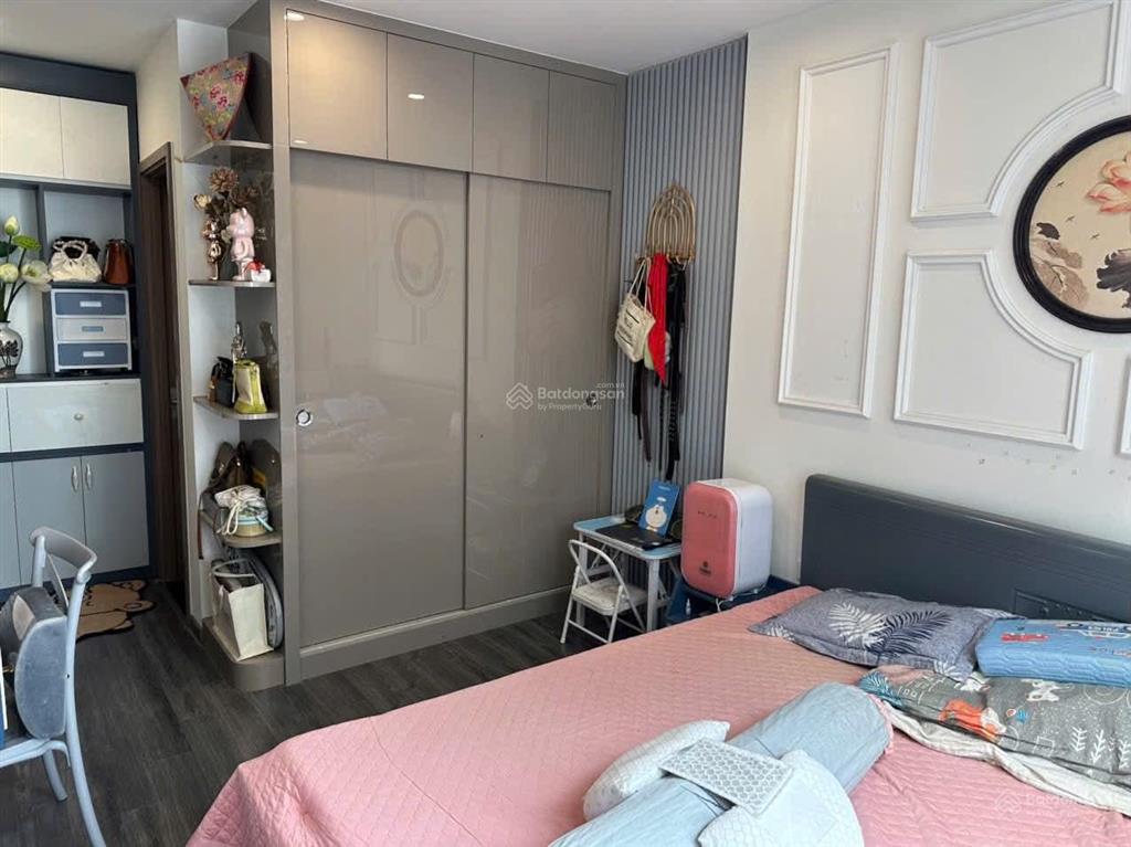 Chính chủ cần bán căn 2pn 64m2 tòa tk2 tầng 2215 vinhomes smart .giá 5.7 tỷ bao phí