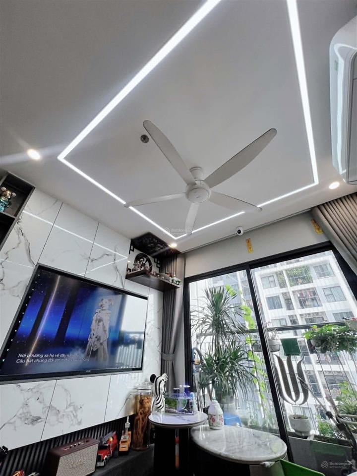 Chính chủ cần bán căn 2pn 55m2 tòa i3 tầng 2705a vinhomes smart .giá 4.3 tỷ bao phí