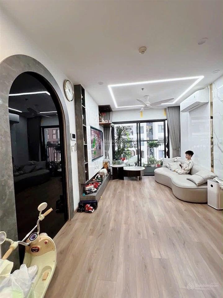 Chính chủ cần bán căn 2pn 55m2 tòa i3 tầng 2705a vinhomes smart .giá 4.3 tỷ bao phí