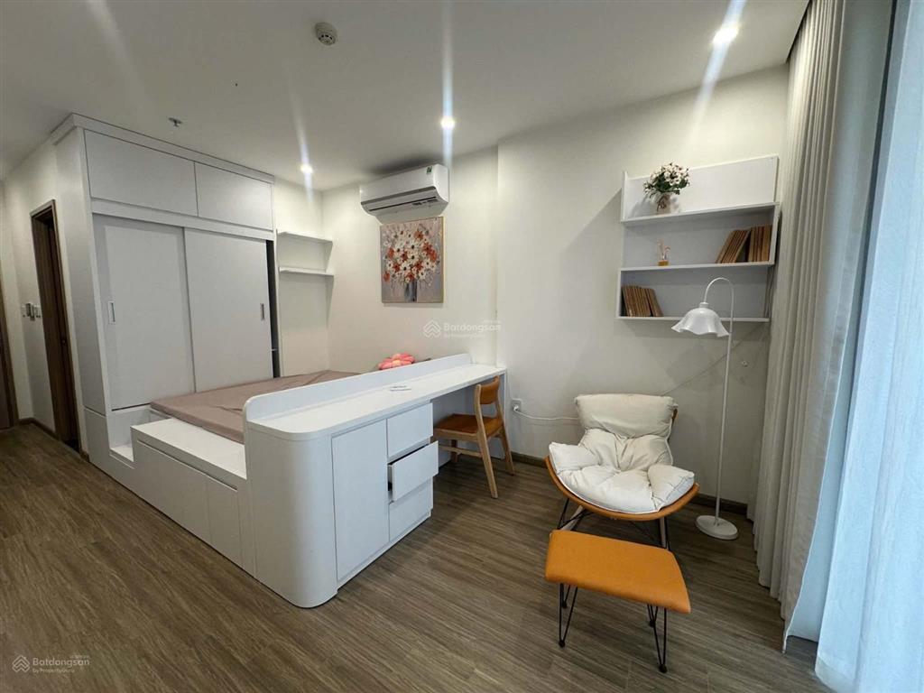 Chính chủ cần bán căn studio 29m2 tòa tc1 tầng 0804 vinhomes smart .giá 2.7 tỷ bao phí