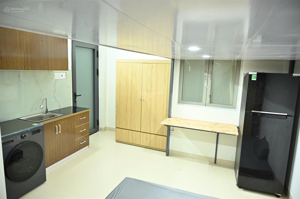 Cho thuê studio mới full nội thất 30m2 máy giặt & tủ lạnh riêng giáp quận 1, gần hutech, ue