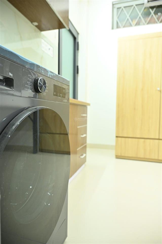 Cho thuê studio mới full nội thất 30m2 máy giặt & tủ lạnh riêng giáp quận 1, gần hutech, ue