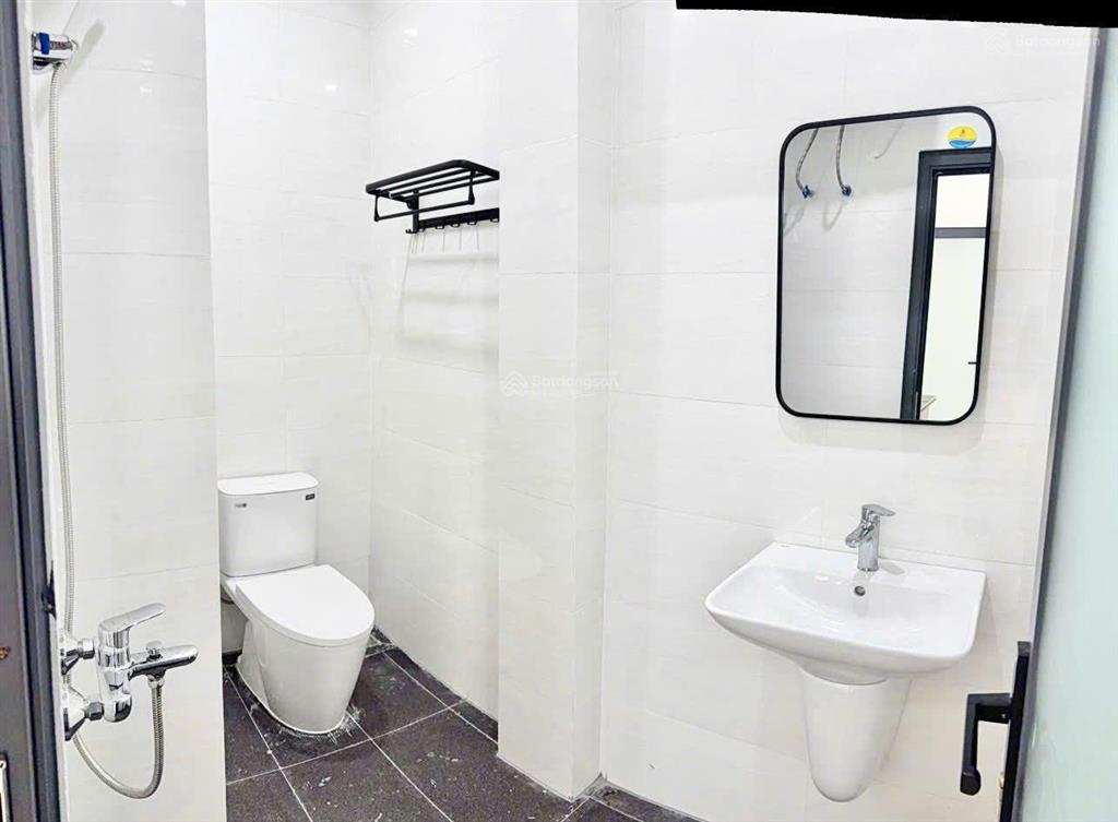 Cho thuê studio mới full nội thất 30m2 máy giặt & tủ lạnh riêng giáp quận 1, gần hutech, ue