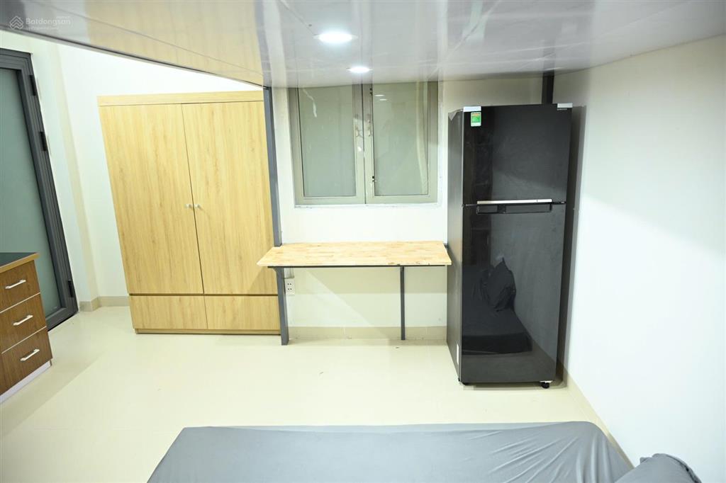Cho thuê studio mới full nội thất 30m2 máy giặt & tủ lạnh riêng giáp quận 1, gần hutech, ue