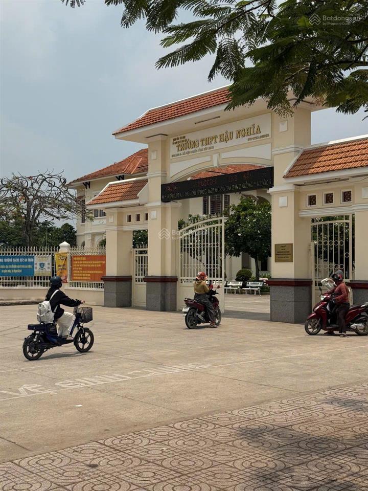 Nhà đẹp hậu nghĩa  240m² full công năng, 162m² thổ cư, sổ sẵn công chứng ngay. giá tốt 3.8 tỷ