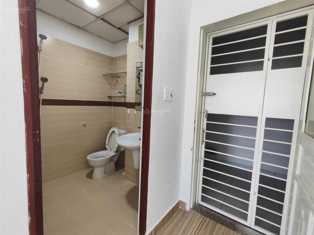 Thang máy  sư vạn hạnh, 3 tỷ, 60m2, 2pn, 1wc, q5 hcm.