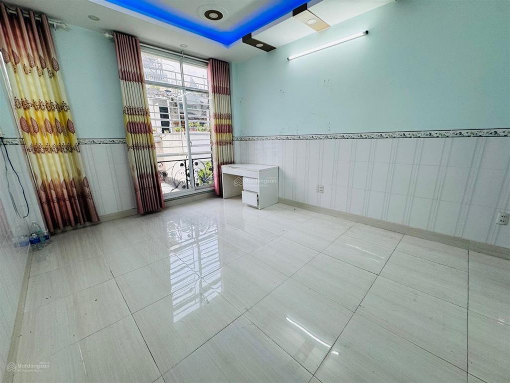 Hiếm phú nhuận hẻm thông  ngay phan đình phùng 5 tầng btct  hơn 6 tỷ tl
