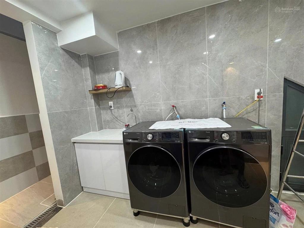 285, đường cách mạng tháng tám, 6,2 tỷ, 40m2 nr đẹp, nhiều tiện ích