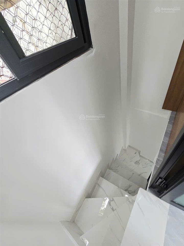 Nhà mới  2 tầng  cách hẻm xe hơi 5 căn nhà  2.99 tỷ còn bớt.