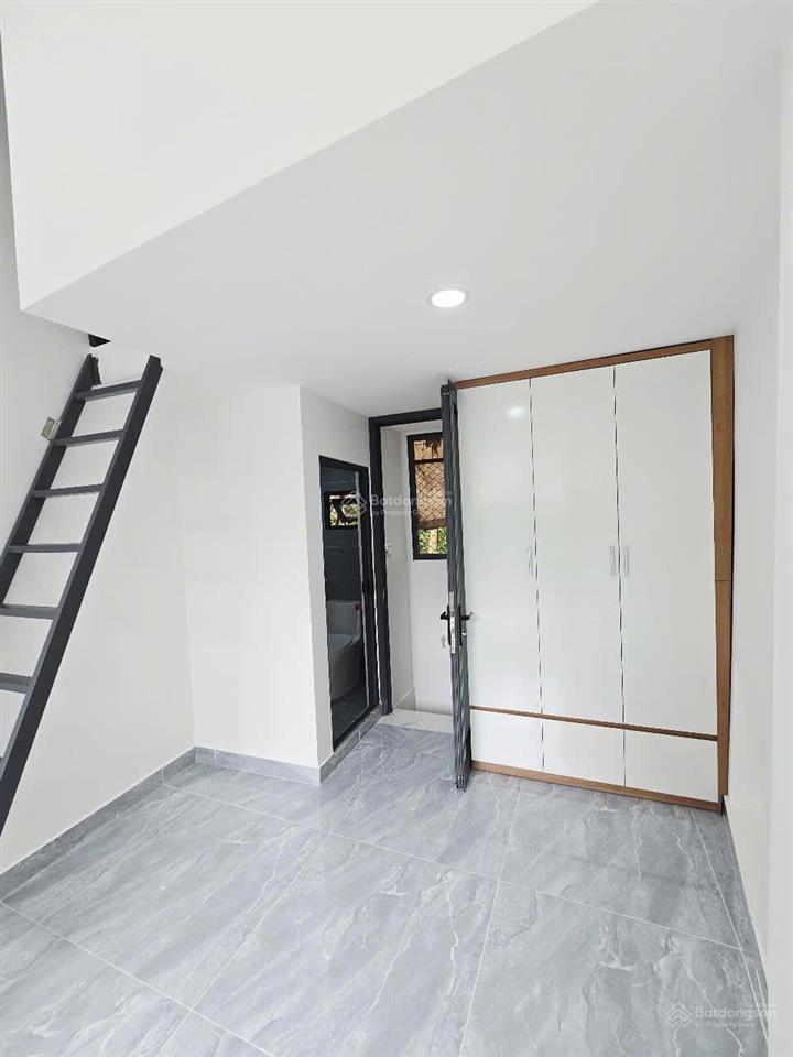 Nhà mới  2 tầng  cách hẻm xe hơi 5 căn nhà  2.99 tỷ còn bớt.