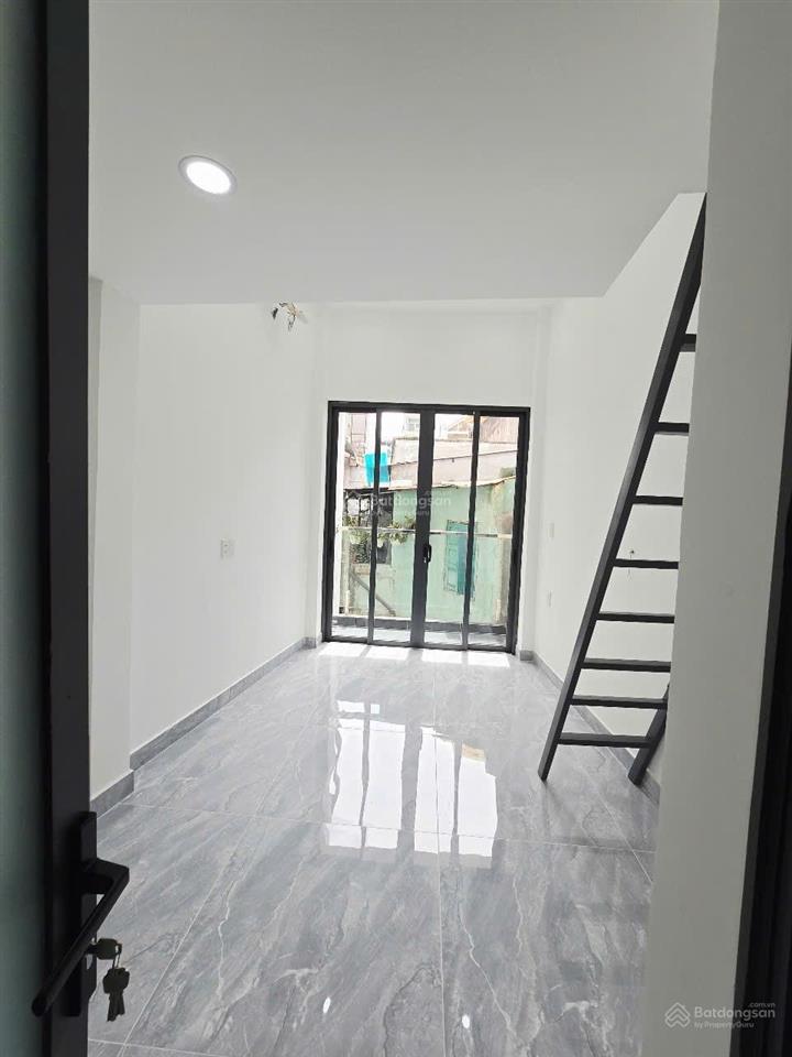 Nhà mới  2 tầng  cách hẻm xe hơi 5 căn nhà  2.99 tỷ còn bớt.