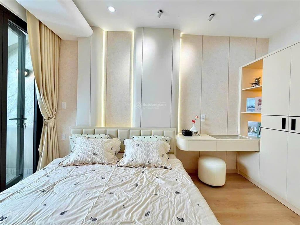 Xe hơi đổ cửa  4pn4wc  4 tầng full công năng