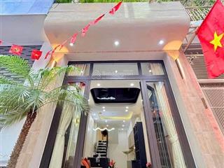 Xe hơi đổ cửa  4pn4wc  4 tầng full công năng