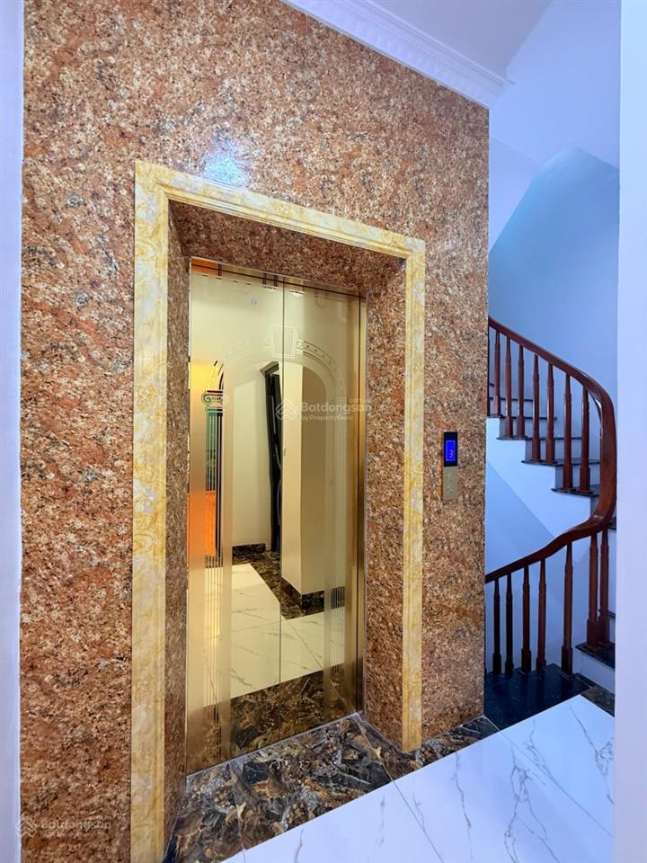 7,8t( ctl) 36m2*7t, tô đức thắng, sát cửa lăng bác, nhà mới, thang máy, ful nội thất, ở cưc sướng.