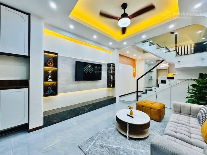 Có 102! 40m²*5t, phố vip láng hạ, dân xây ful nội thất, gần phố ngõ thông lô góc, công năng đ đủ.