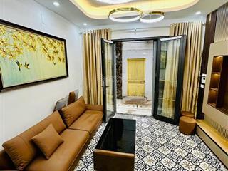 Giảm sốc! 8,5t(có tl) 38m²*5t, phố nguyễn chí thanh, lô góc, dân xây, ngõ thông, gần phố, ở vip.