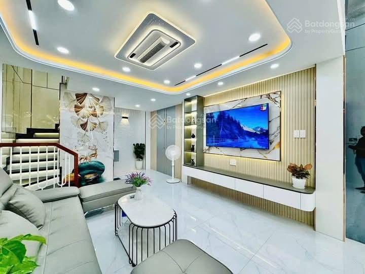 Giảm sốc! chỉ 8,6t có tl 42m2*5t, phố láng hạ, nhà mới, nội thất ful, gân phố ngõ thông, ở cực vip