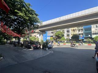 Nhà đẹp! phố hào nam, 48m2*6t, thang máy, ful nội thất, gần ô tô ngõ thông, công năng đ đủ