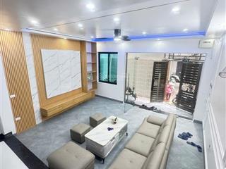 Giảm sốc 1tỷ, đặng tiến đông, 30m2*5t, dân xây, gần phố, ko qh, gần hồ, 2 thoáng, công năng đ đủ.