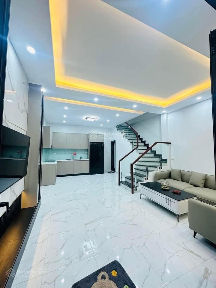 Nhà mới đẹp! phố yên lãng, 40m²*6t nội thất full, 2 thoáng gần ô tô, dân trí cao, công năng đủ.