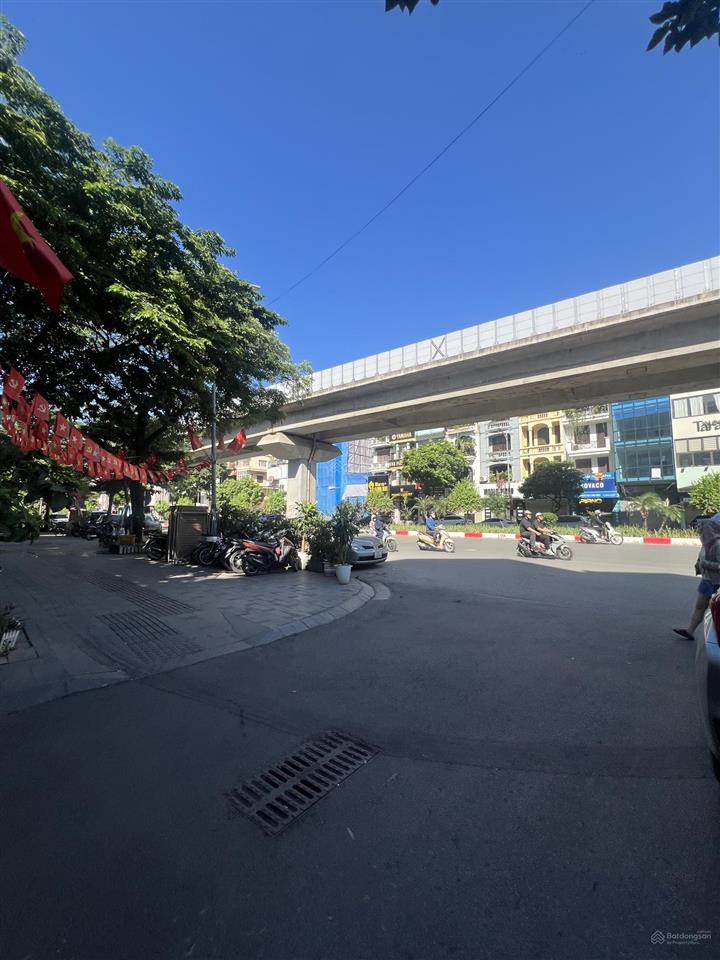 Siêu hiếm! phố cát linh 38m²*5t, lô góc, ngõ thông, ô tô đỗ cửa, dân xây kd sầm uất, ở cực vip