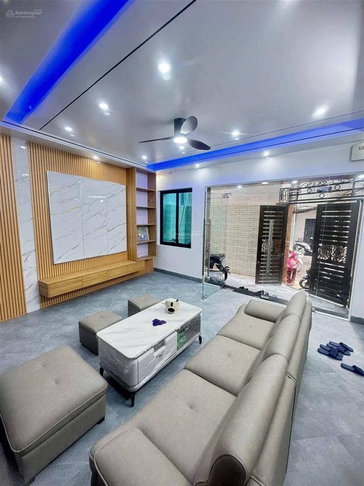 Bán nhà trần hữu tước! 42m2*5t, lô góc, gần phố gần hồ, ngõ thông, nội thất ful, công năng đ đủ.