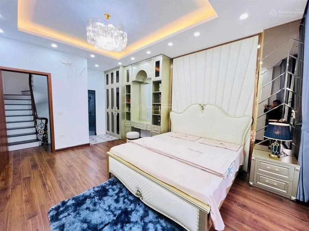 Nhà mới đẹp! phố tôn đức thắng, 40m*5t, gần phố ngõ thông, nội thất full, 2 thoáng, công năng đủ.