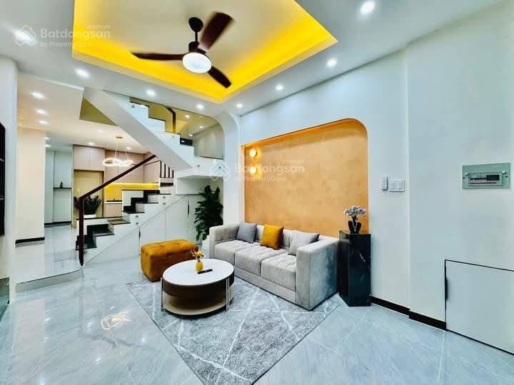 Nhà mới đẹp! phố tôn đức thắng, 40m*5t, gần phố ngõ thông, nội thất full, 2 thoáng, công năng đủ.