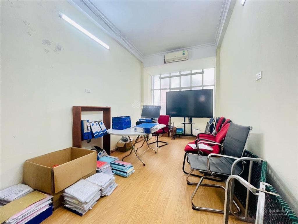 Giảm sốc 1,2 tỷ! phố tôn thất tùng, 36m*6t, dân xây gần phố, ngõ thông, nội thất full, ở sướng.