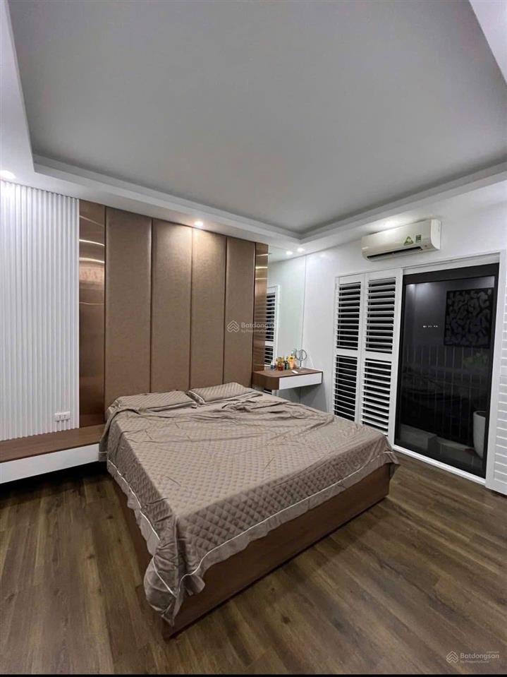 Vị trí vip! phố chùa láng, 36m2*5t, nhà đẹp ô tô tránh, kd sầm uất, ngõ bàn cờ, dân trí cao, ở vip