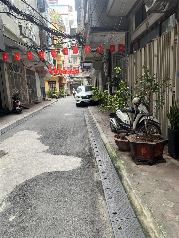Thông số hào hảo! phố chùa láng, 32m2*6t, trước cửa ô tô tránh, dân xây, kd sầm uất, ở cực sướng.