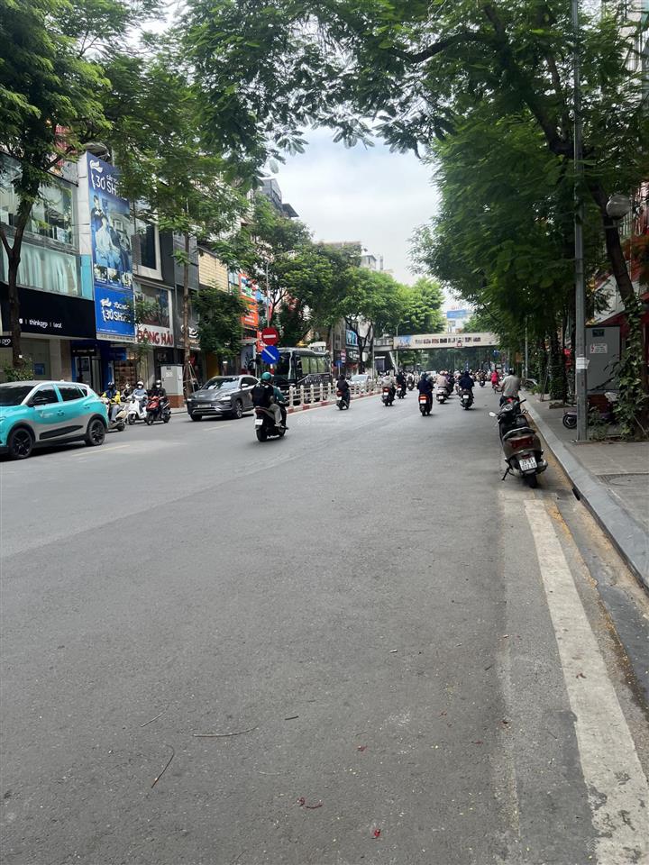 Nhà mới đẹp! phố tôn đúc thắng, 38m2*5t, gần phố ngõ thông, thắng 2thoáng, nội thất ful, ở vip.