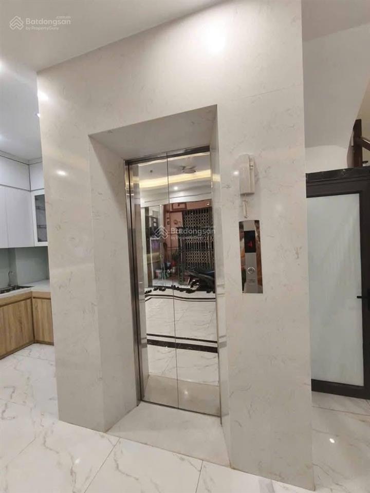 Siêu hiếm nhà mới! phố láng hạ, 38m2*6t, thang máy, sát ô tô, ngõ thông, nội thất full, ở cực vip.
